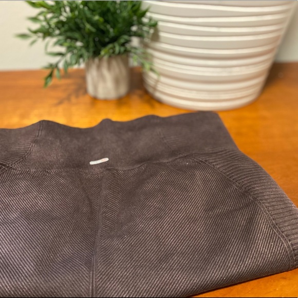 Aerie Move Leggings- Super Stretch Ribbed - Picture 2 of 5